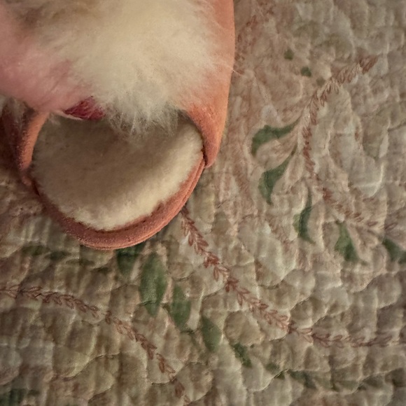 Ugg slippers size 9 - Picture 4 of 8